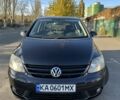 Черный Фольксваген Гольф Плюс, объемом двигателя 1.6 л и пробегом 250 тыс. км за 5600 $, фото 1 на Automoto.ua