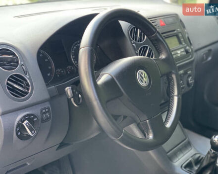 Черный Фольксваген Гольф Плюс, объемом двигателя 1.6 л и пробегом 248 тыс. км за 5550 $, фото 14 на Automoto.ua