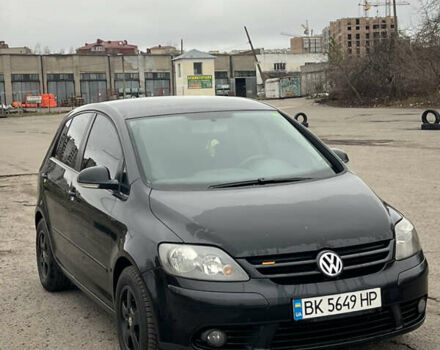 Черный Фольксваген Гольф Плюс, объемом двигателя 1.6 л и пробегом 301 тыс. км за 5999 $, фото 3 на Automoto.ua