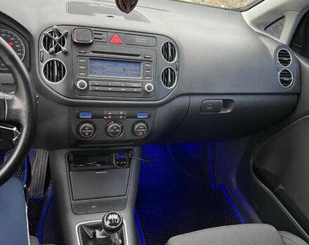 Черный Фольксваген Гольф Плюс, объемом двигателя 1.6 л и пробегом 301 тыс. км за 5999 $, фото 16 на Automoto.ua