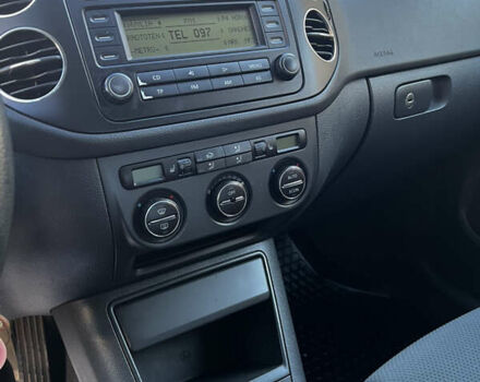 Черный Фольксваген Гольф Плюс, объемом двигателя 1.6 л и пробегом 230 тыс. км за 4950 $, фото 20 на Automoto.ua