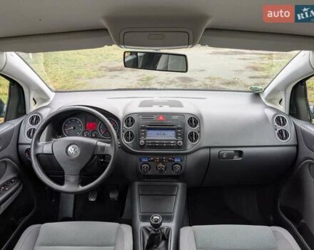 Черный Фольксваген Гольф Плюс, объемом двигателя 1.4 л и пробегом 218 тыс. км за 4850 $, фото 34 на Automoto.ua