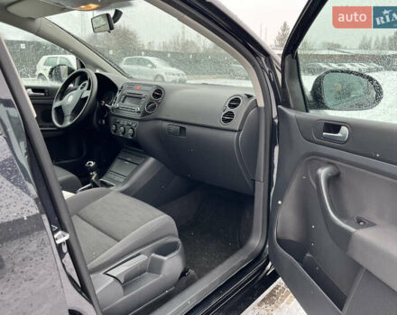 Черный Фольксваген Гольф Плюс, объемом двигателя 1.6 л и пробегом 237 тыс. км за 5450 $, фото 7 на Automoto.ua