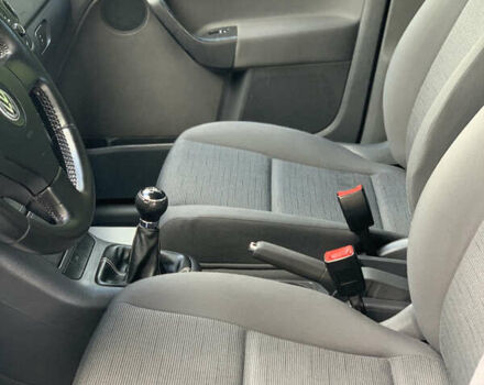 Черный Фольксваген Гольф Плюс, объемом двигателя 1.6 л и пробегом 248 тыс. км за 5550 $, фото 12 на Automoto.ua