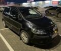 Черный Фольксваген Гольф Плюс, объемом двигателя 1.6 л и пробегом 220 тыс. км за 5500 $, фото 6 на Automoto.ua