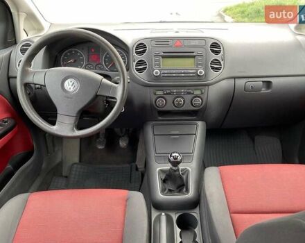 Черный Фольксваген Гольф Плюс, объемом двигателя 1.4 л и пробегом 189 тыс. км за 5000 $, фото 10 на Automoto.ua