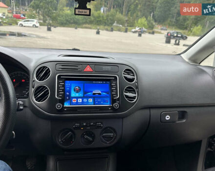 Черный Фольксваген Гольф Плюс, объемом двигателя 1.6 л и пробегом 215 тыс. км за 5800 $, фото 10 на Automoto.ua