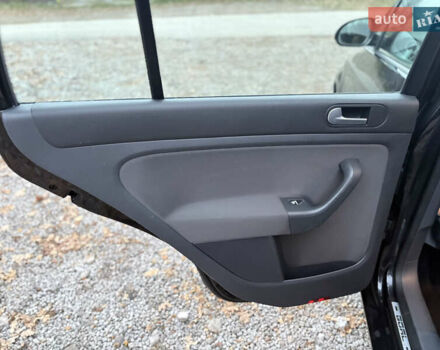 Черный Фольксваген Гольф Плюс, объемом двигателя 1.4 л и пробегом 190 тыс. км за 6200 $, фото 29 на Automoto.ua