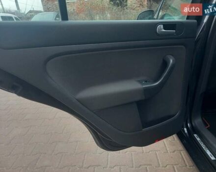 Черный Фольксваген Гольф Плюс, объемом двигателя 1.6 л и пробегом 218 тыс. км за 5250 $, фото 71 на Automoto.ua