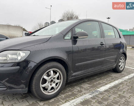 Черный Фольксваген Гольф Плюс, объемом двигателя 1.6 л и пробегом 256 тыс. км за 5300 $, фото 1 на Automoto.ua