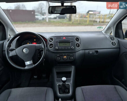 Черный Фольксваген Гольф Плюс, объемом двигателя 1.4 л и пробегом 190 тыс. км за 6200 $, фото 25 на Automoto.ua