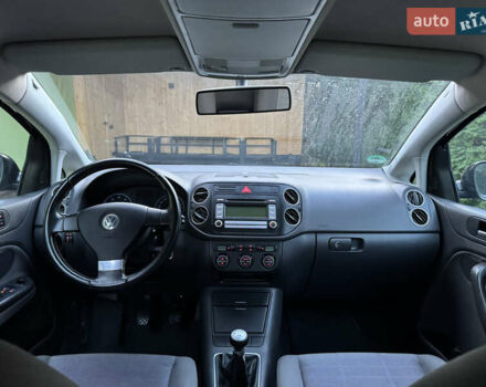 Черный Фольксваген Гольф Плюс, объемом двигателя 1.6 л и пробегом 203 тыс. км за 6300 $, фото 10 на Automoto.ua