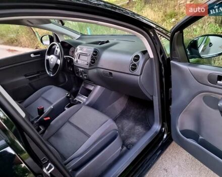 Черный Фольксваген Гольф Плюс, объемом двигателя 1.4 л и пробегом 210 тыс. км за 5800 $, фото 7 на Automoto.ua