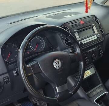 Черный Фольксваген Гольф Плюс, объемом двигателя 2 л и пробегом 250 тыс. км за 6700 $, фото 11 на Automoto.ua