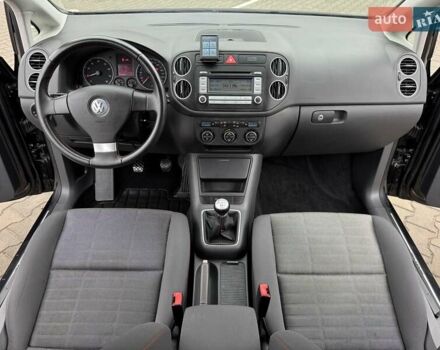 Черный Фольксваген Гольф Плюс, объемом двигателя 1.6 л и пробегом 130 тыс. км за 6200 $, фото 18 на Automoto.ua