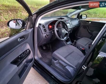 Черный Фольксваген Гольф Плюс, объемом двигателя 1.4 л и пробегом 210 тыс. км за 5800 $, фото 6 на Automoto.ua