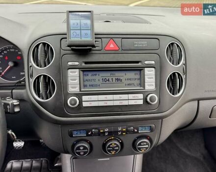 Черный Фольксваген Гольф Плюс, объемом двигателя 1.6 л и пробегом 130 тыс. км за 6200 $, фото 24 на Automoto.ua