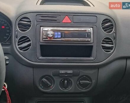 Черный Фольксваген Гольф Плюс, объемом двигателя 1.4 л и пробегом 298 тыс. км за 5780 $, фото 16 на Automoto.ua