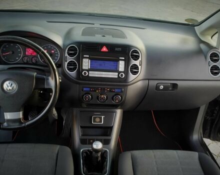 Черный Фольксваген Гольф Плюс, объемом двигателя 1.4 л и пробегом 200 тыс. км за 6800 $, фото 15 на Automoto.ua