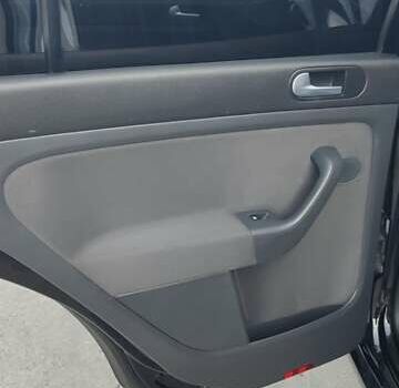 Черный Фольксваген Гольф Плюс, объемом двигателя 2 л и пробегом 250 тыс. км за 6700 $, фото 12 на Automoto.ua