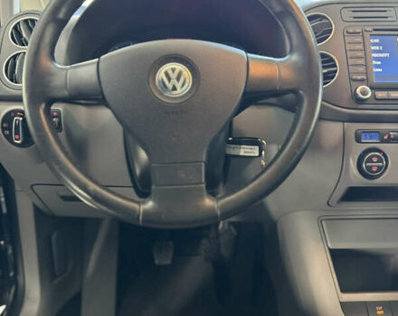 Черный Фольксваген Гольф Плюс, объемом двигателя 1.6 л и пробегом 207 тыс. км за 5299 $, фото 24 на Automoto.ua