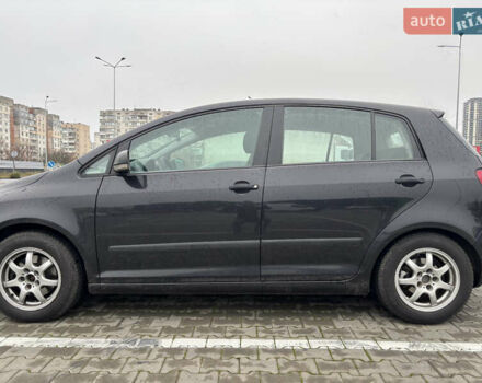 Черный Фольксваген Гольф Плюс, объемом двигателя 1.6 л и пробегом 256 тыс. км за 5300 $, фото 2 на Automoto.ua