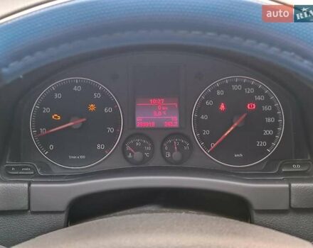 Черный Фольксваген Гольф Плюс, объемом двигателя 1.4 л и пробегом 298 тыс. км за 5780 $, фото 25 на Automoto.ua