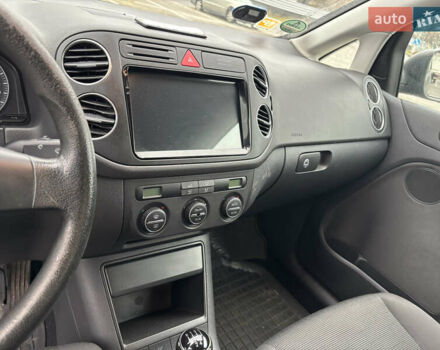 Черный Фольксваген Гольф Плюс, объемом двигателя 1.6 л и пробегом 256 тыс. км за 5300 $, фото 11 на Automoto.ua