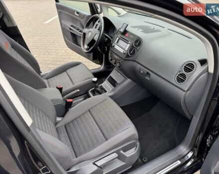 Черный Фольксваген Гольф Плюс, объемом двигателя 1.6 л и пробегом 130 тыс. км за 6200 $, фото 27 на Automoto.ua