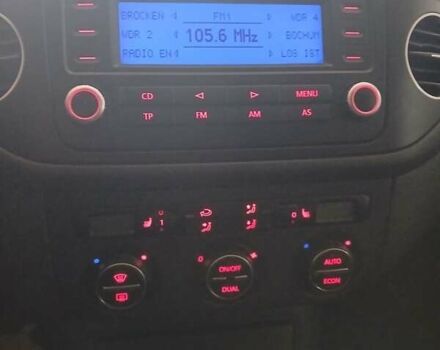 Черный Фольксваген Гольф Плюс, объемом двигателя 1.6 л и пробегом 218 тыс. км за 5250 $, фото 62 на Automoto.ua