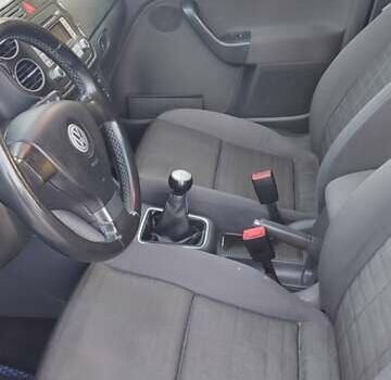 Черный Фольксваген Гольф Плюс, объемом двигателя 2 л и пробегом 250 тыс. км за 6700 $, фото 10 на Automoto.ua