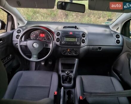 Черный Фольксваген Гольф Плюс, объемом двигателя 1.4 л и пробегом 210 тыс. км за 5800 $, фото 8 на Automoto.ua