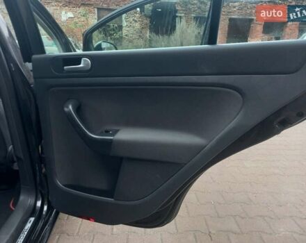 Черный Фольксваген Гольф Плюс, объемом двигателя 1.6 л и пробегом 218 тыс. км за 5250 $, фото 75 на Automoto.ua