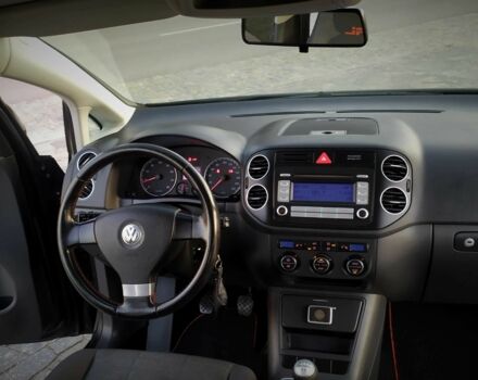 Черный Фольксваген Гольф Плюс, объемом двигателя 1.4 л и пробегом 200 тыс. км за 6800 $, фото 16 на Automoto.ua