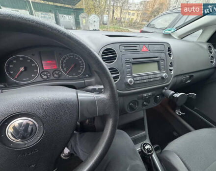 Черный Фольксваген Гольф Плюс, объемом двигателя 1.6 л и пробегом 245 тыс. км за 5500 $, фото 18 на Automoto.ua