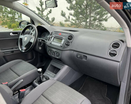 Черный Фольксваген Гольф Плюс, объемом двигателя 1.6 л и пробегом 249 тыс. км за 5850 $, фото 49 на Automoto.ua