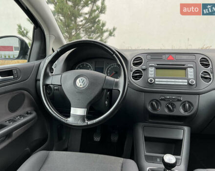 Черный Фольксваген Гольф Плюс, объемом двигателя 1.6 л и пробегом 249 тыс. км за 5850 $, фото 55 на Automoto.ua