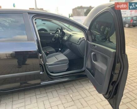 Черный Фольксваген Гольф Плюс, объемом двигателя 1.6 л и пробегом 269 тыс. км за 5950 $, фото 40 на Automoto.ua