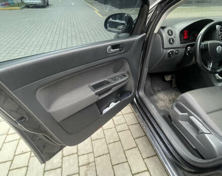 Черный Фольксваген Гольф Плюс, объемом двигателя 2 л и пробегом 267 тыс. км за 7800 $, фото 16 на Automoto.ua