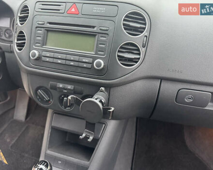 Черный Фольксваген Гольф Плюс, объемом двигателя 1.6 л и пробегом 245 тыс. км за 5500 $, фото 21 на Automoto.ua