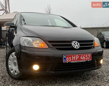 Черный Фольксваген Гольф Плюс, объемом двигателя 1.6 л и пробегом 250 тыс. км за 6350 $, фото 4 на Automoto.ua