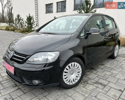 Черный Фольксваген Гольф Плюс, объемом двигателя 1.6 л и пробегом 249 тыс. км за 5850 $, фото 2 на Automoto.ua