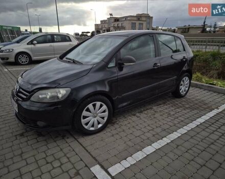 Черный Фольксваген Гольф Плюс, объемом двигателя 2 л и пробегом 243 тыс. км за 6800 $, фото 5 на Automoto.ua
