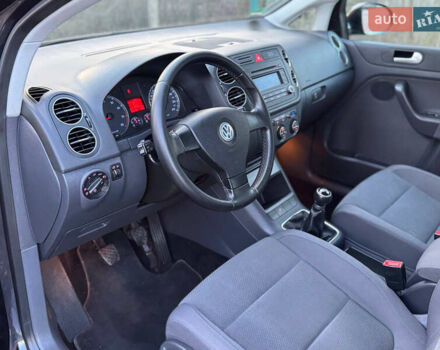 Черный Фольксваген Гольф Плюс, объемом двигателя 1.6 л и пробегом 160 тыс. км за 5999 $, фото 31 на Automoto.ua