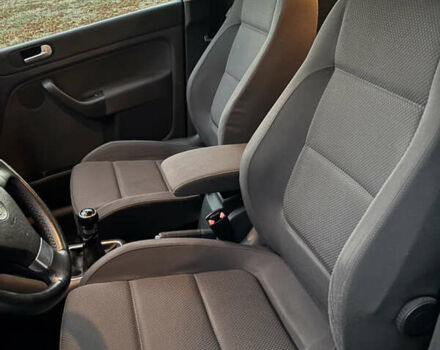 Черный Фольксваген Гольф Плюс, объемом двигателя 1.6 л и пробегом 71 тыс. км за 7699 $, фото 11 на Automoto.ua