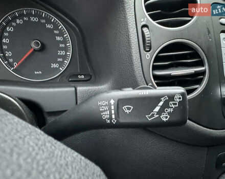 Черный Фольксваген Гольф Плюс, объемом двигателя 1.6 л и пробегом 165 тыс. км за 7350 $, фото 48 на Automoto.ua