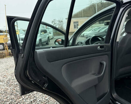 Черный Фольксваген Гольф Плюс, объемом двигателя 1.6 л и пробегом 250 тыс. км за 6350 $, фото 24 на Automoto.ua