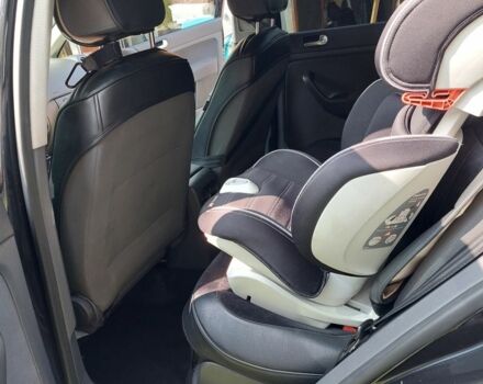 Черный Фольксваген Гольф Плюс, объемом двигателя 1.6 л и пробегом 238 тыс. км за 6999 $, фото 5 на Automoto.ua