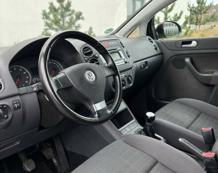 Черный Фольксваген Гольф Плюс, объемом двигателя 1.6 л и пробегом 249 тыс. км за 5850 $, фото 43 на Automoto.ua