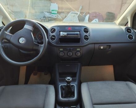 Черный Фольксваген Гольф Плюс, объемом двигателя 1.6 л и пробегом 186 тыс. км за 4999 $, фото 11 на Automoto.ua